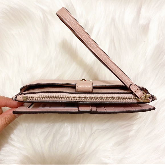 jackson med universal phone wristlet